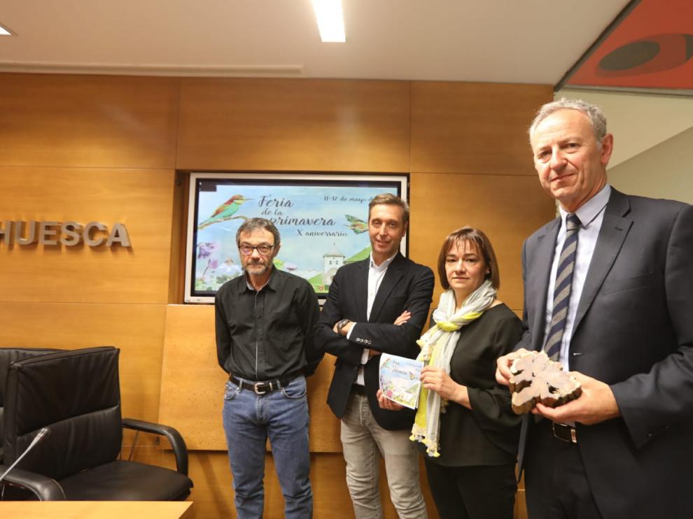 De izquierda a derecha, Miguel Ortega, Javier Betorz, Nuria Pargada y Luis Estaún, en la presentación del programa.