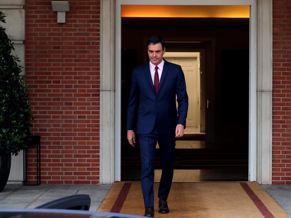l presidente del Gobierno en funciones, Pedro Sánchez, recibe en la Moncloa al líder de Ciudadanos, Albert Rivera, con el que continúa este martes su ronda de contactos