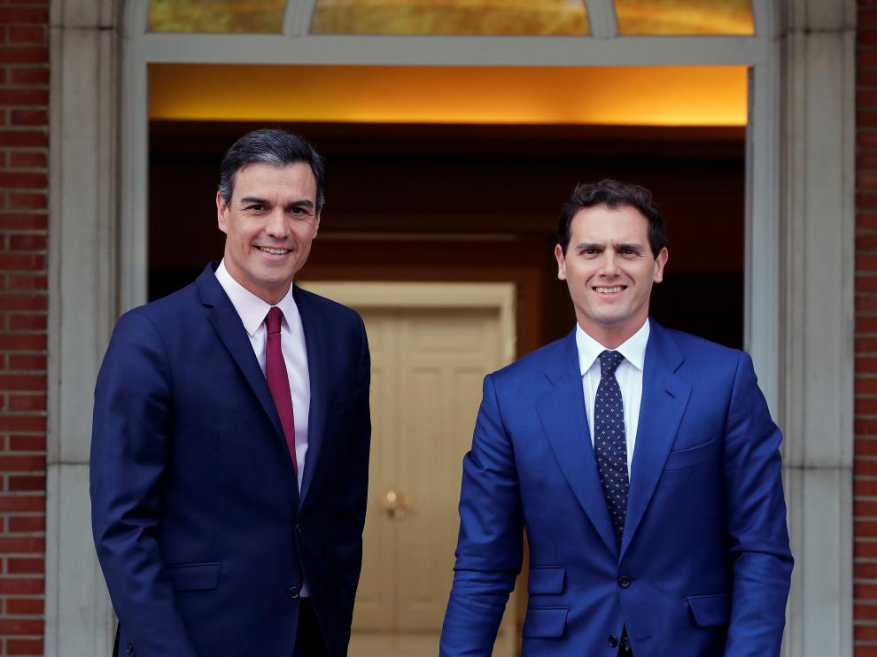 l presidente del Gobierno en funciones, Pedro Sánchez, recibe en la Moncloa al líder de Ciudadanos, Albert Rivera, con el que continúa este martes su ronda de contactos