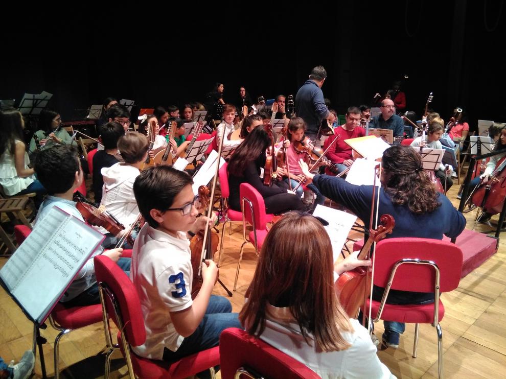 El escenario del teatro turiasonense se ha llenado de jóvenes músicos.