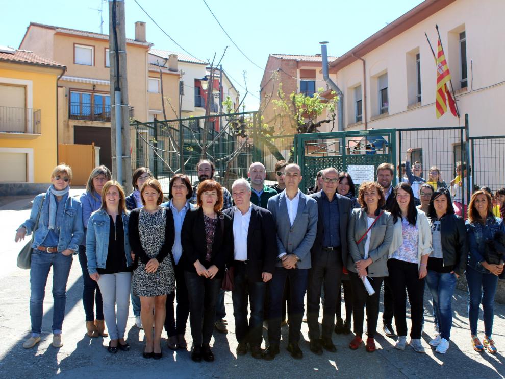 Los alcaldes y la comunidad educativa se han reunido hoy en Benabarre.