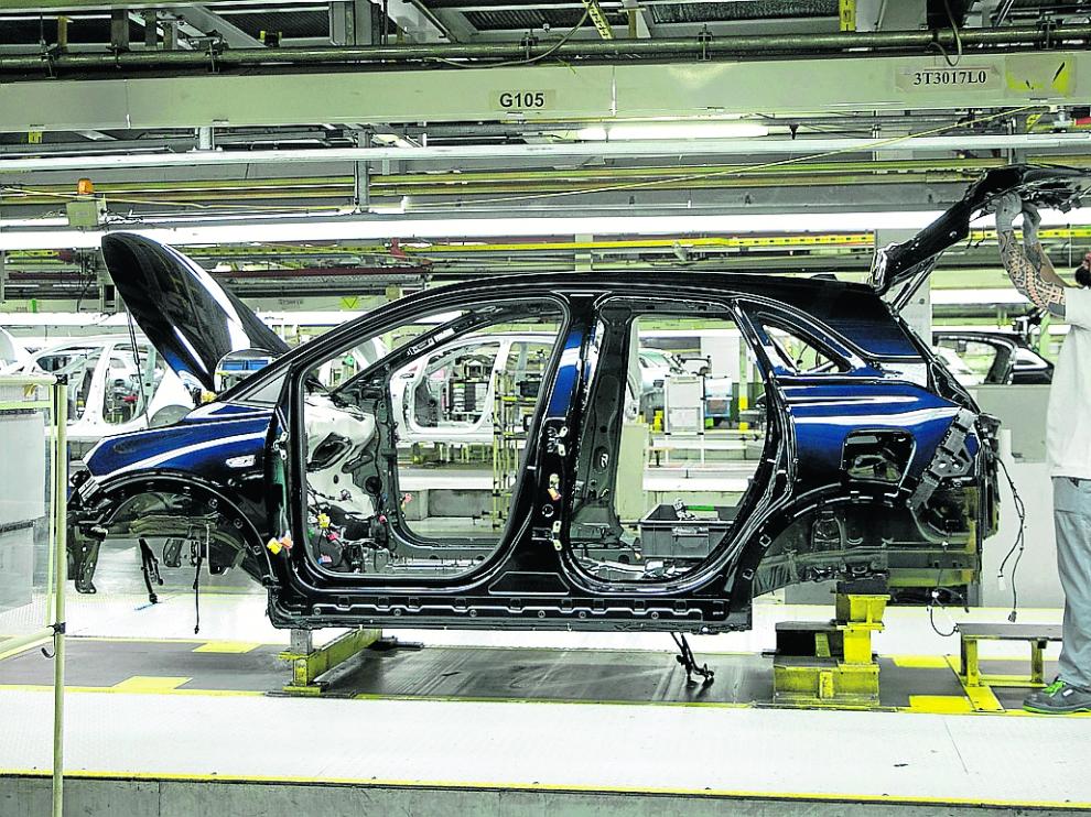 Cadena de montaje de la fábrica de Opel España en Figueruelas, del grupo PSA.