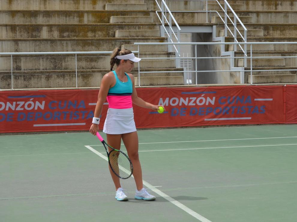 Irene Burillo, en los cuartos de final del Torneo Internacional Conchita Martínez de Monzón.