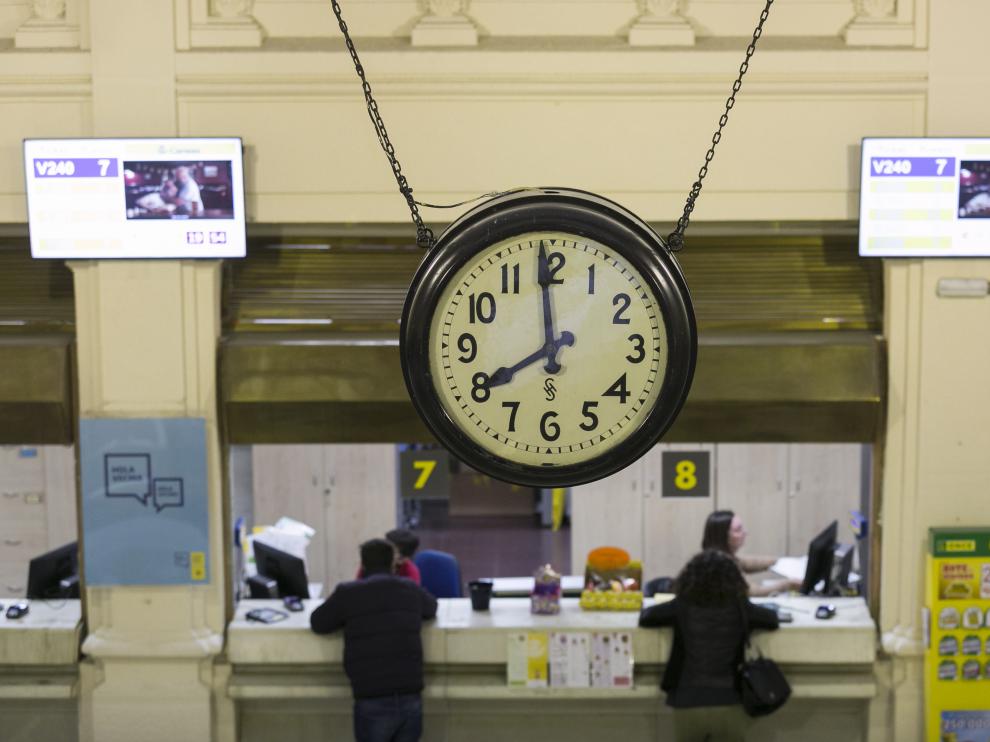 Imagen de la oficina de Correos en el centro de Zaragoza.
