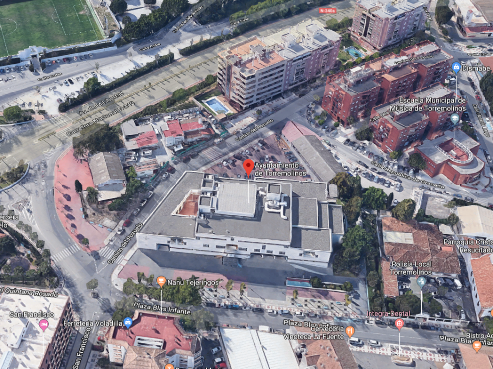 Madre e hija dormían en un soportal del Ayuntamiento de Torremolinos.