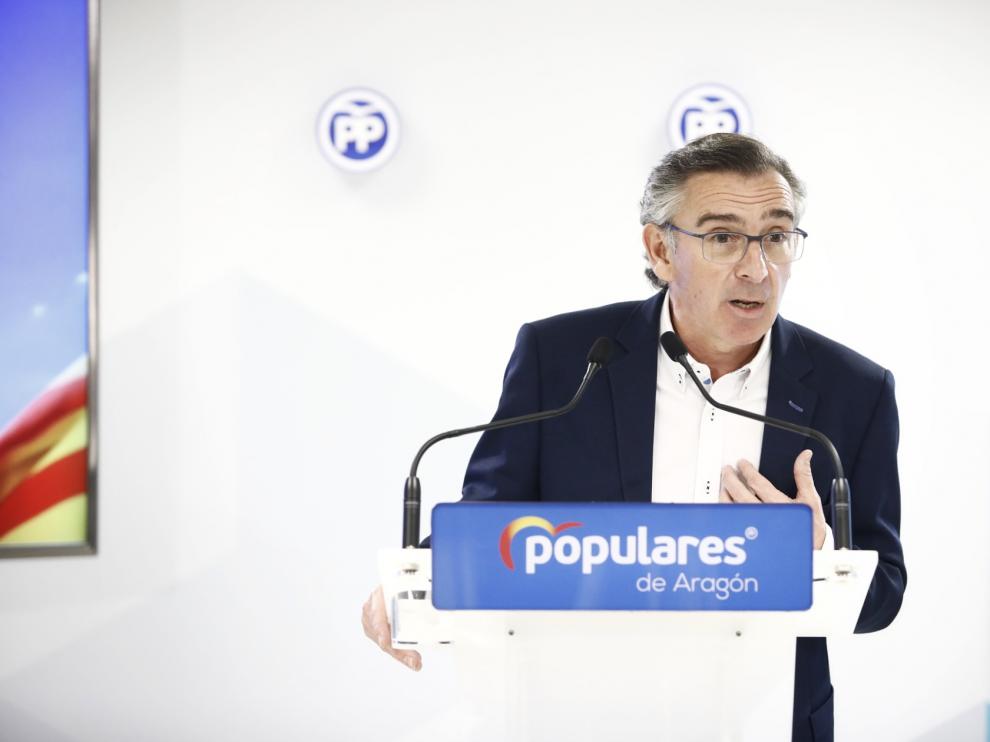 El presidente del PP, Luis María Beamonte, este sábado durante su comparecencia en la sede del PP.