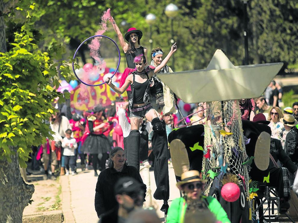 Los malabares y las artes circenses ocuparon el parque del Tío Jorge en el inicio de las fiestas.