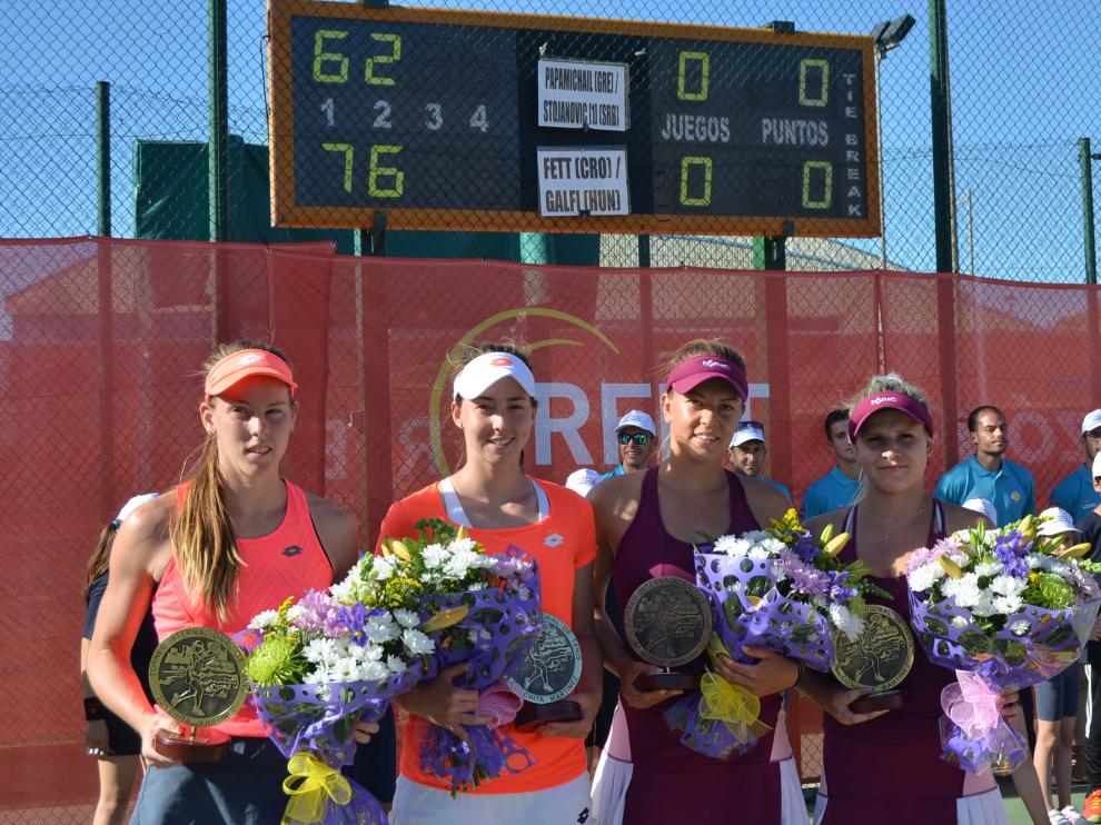 Las ganadoras y las subcampeonas de la final de dobles del Torneo Internacional Conchita Martínez.