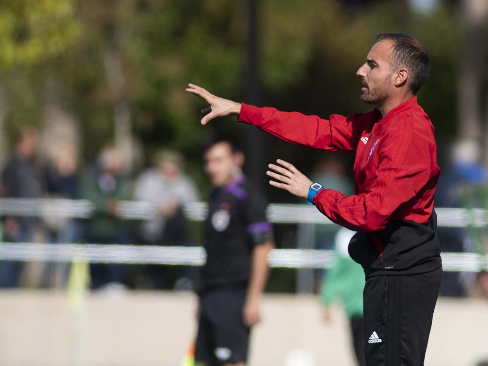 Ivan Martínez, técnico del Real Zaragoza Juvenil, dando instrucciones en un partido anterior
