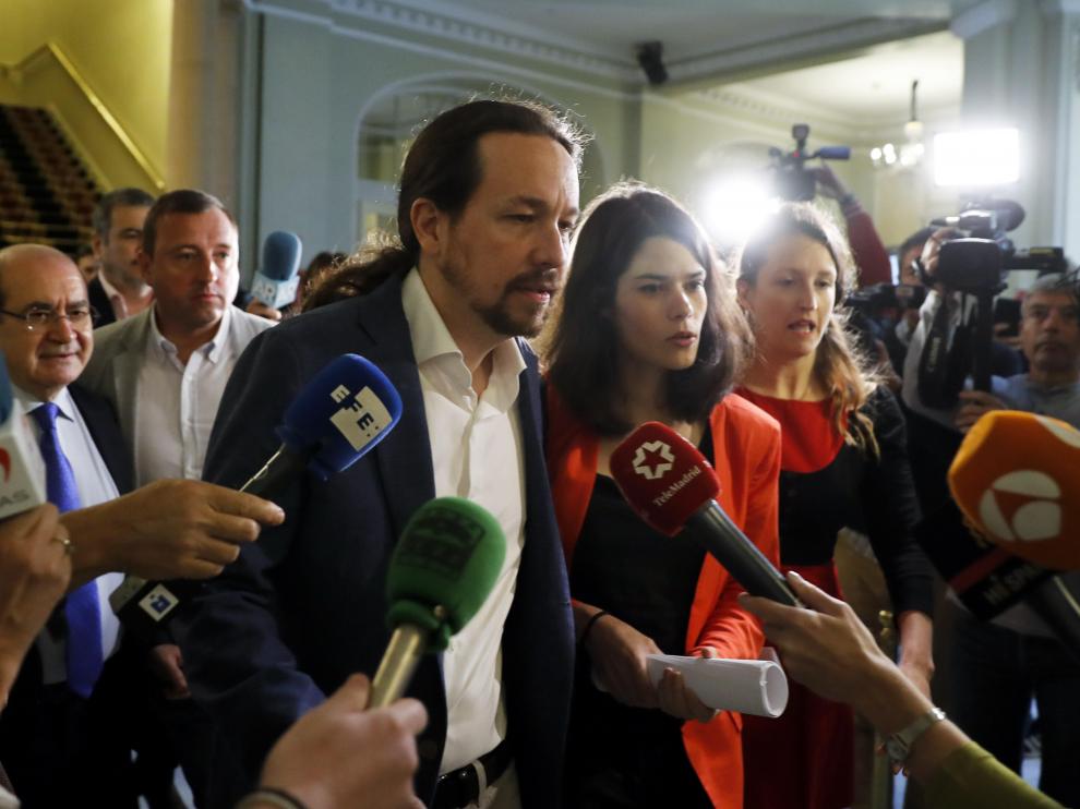 GRAF142. MADRID, 13/05/2019.- Pablo Iglesias, secretario general de Podemos, a su llegada al desayuno informativo con Isabel Serra (c), candidata por Unidas Podemos-Izquierda Unida-Madrid en Pie a la Presidencia de Madrid.- EFE/Juan Carlos Hidalgo Desayuno informativo con Isabel Serra, candidata por Unidas Podemos-Izquierda Unida-Madrid en Pie