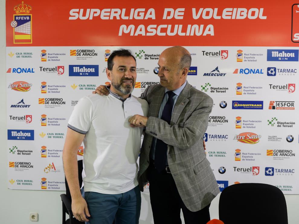 Juanjo Susín, a la izquierda, con Carlos Ranera, del CV Teruel.