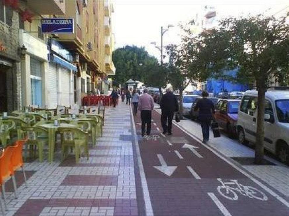 La polémica imagen compartida por la Guardia Civil en Twitter sobre el carril bici.