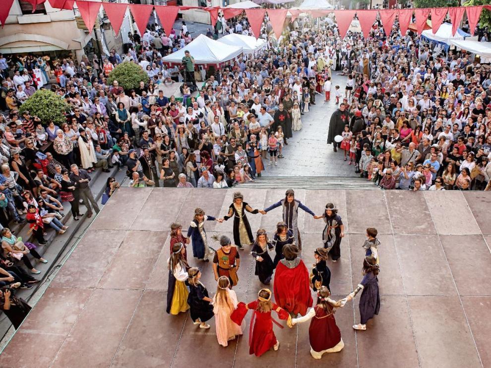 Bailes medievales en el Homenaje a Guillem de Mont-Rodón en Monzón.