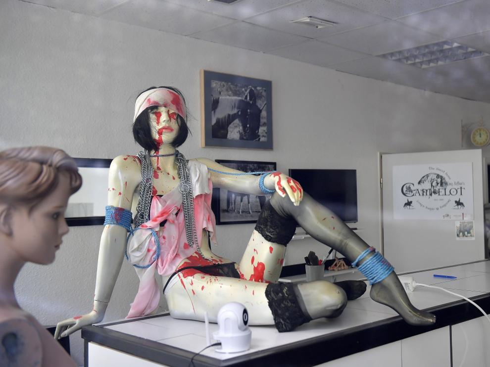 El hombre, Torsten W, gestionaba una tienda de artículos medievales.