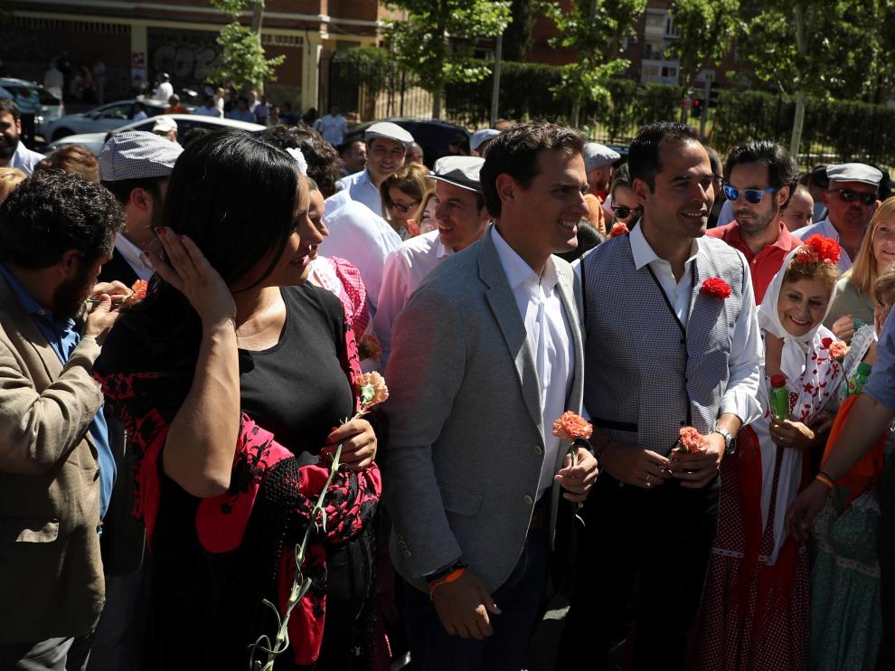 Albert Rivera y los candidatos madrileños de Cs, Ignacio Aguado, y Begoña Villacís, en San Isidro.