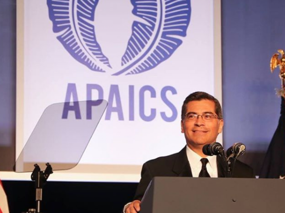 Xavier Becerra, fiscal del estado de California,lidera esta protesta.