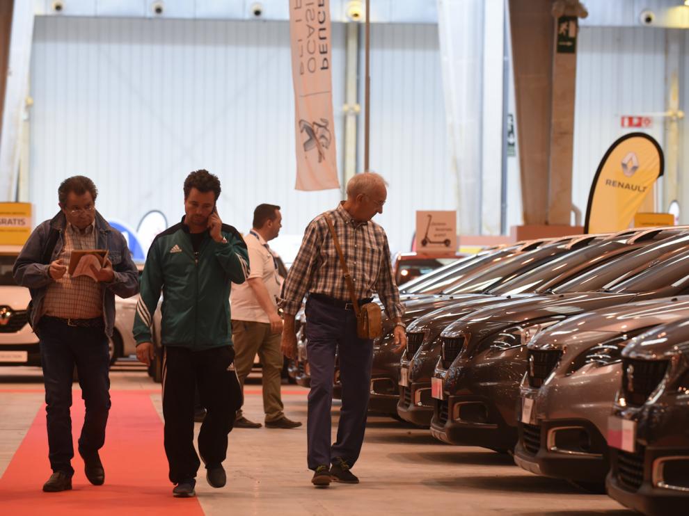 Numerosos visitantes han acudido este jueves a la primera jornada de Stock Car 2019.