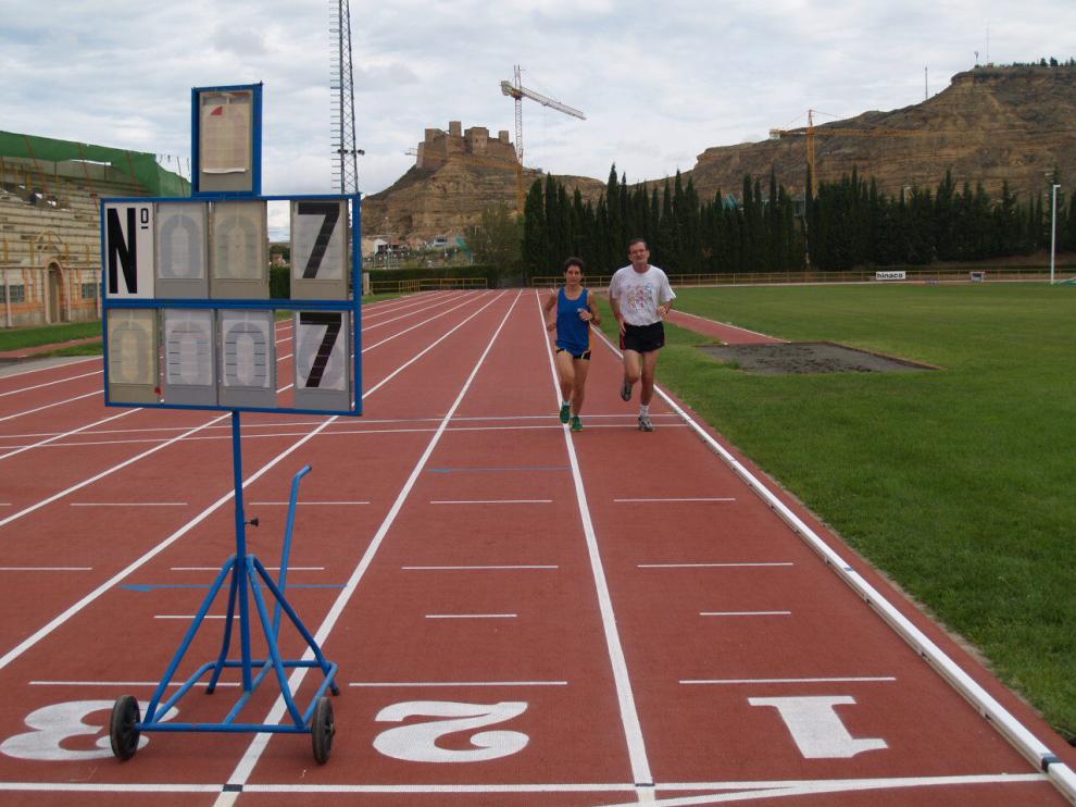 Durante este tiempo, los atletas miembros del club han tenido que desplazarse hasta Monzón para realizar atletismo.