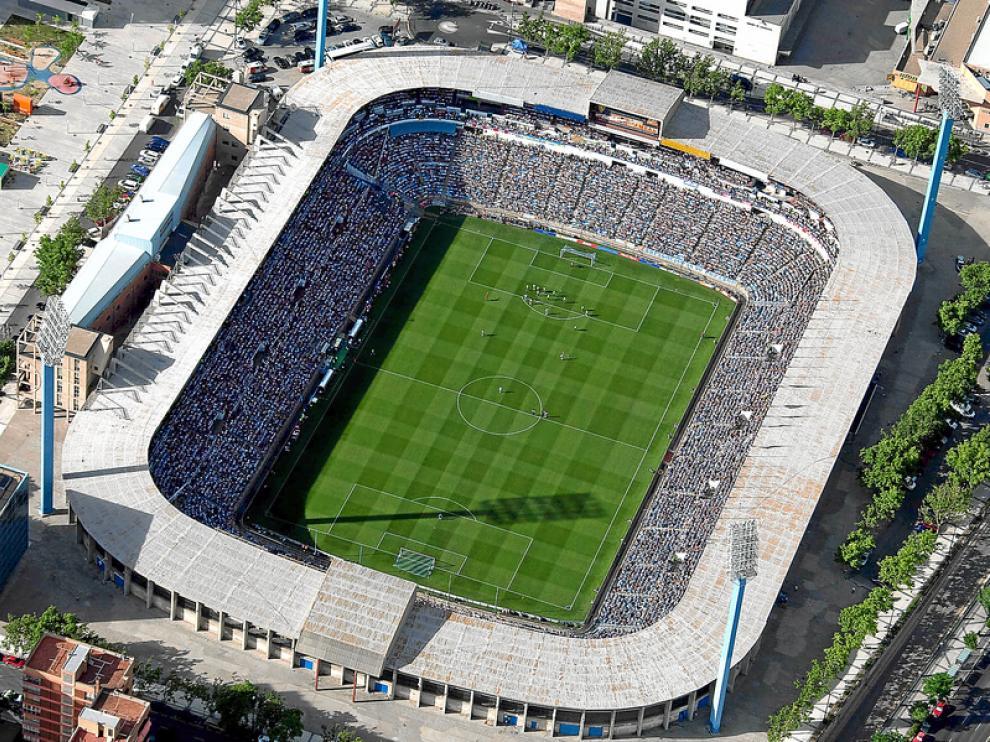 Vista aérea de La Romareda en una jornada de lleno hasta la bandera.