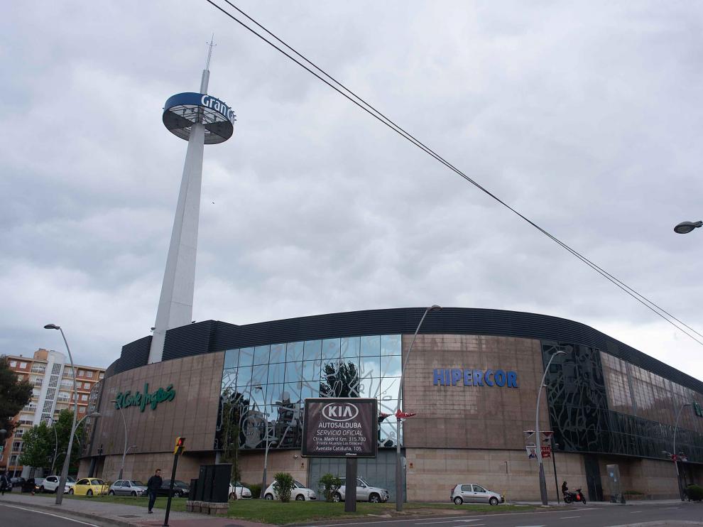 Fachada del centro comercial Grancasa, que albergará un ‘outlet’ de El Corte Inglés.