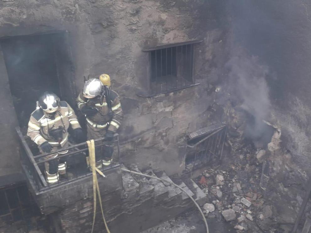 El incendio ha afectado a un corral y a varias instancias.