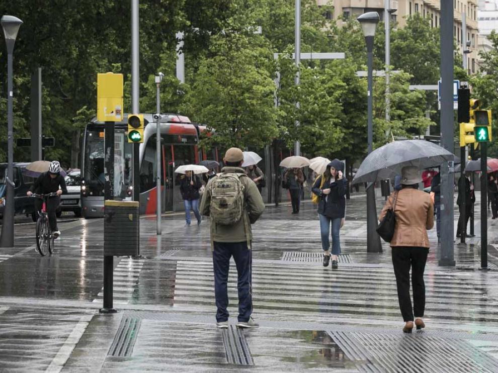 La lluvia, protagonista de este viernes en Zaragoza.