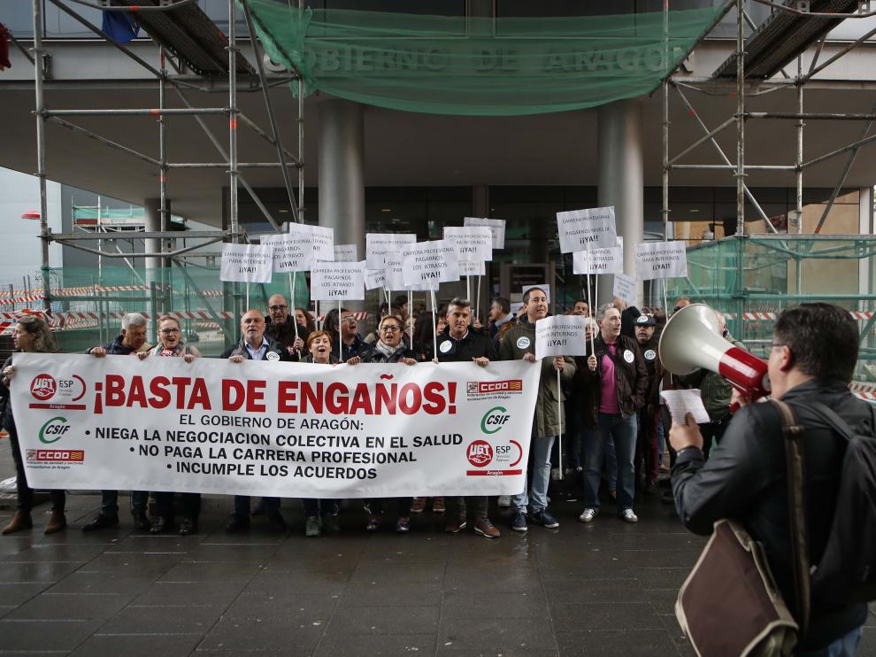 Los sindicatos protestaron ante Sanidad.