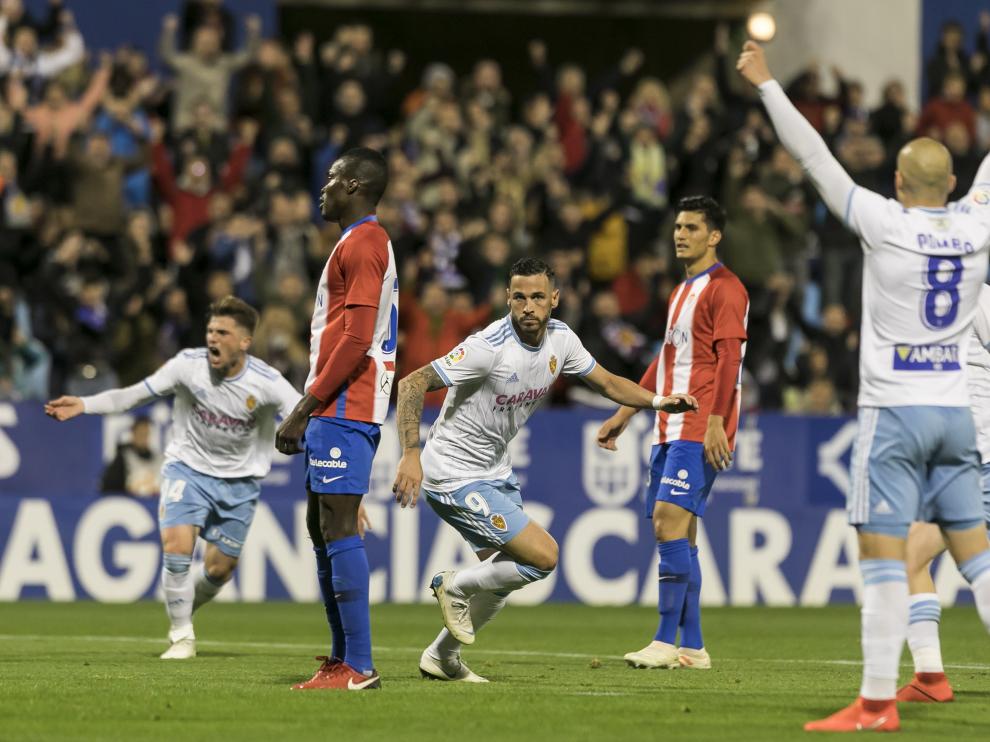 Celebración del primer gol de Álvaro Vázquez que supuso el empate a uno.