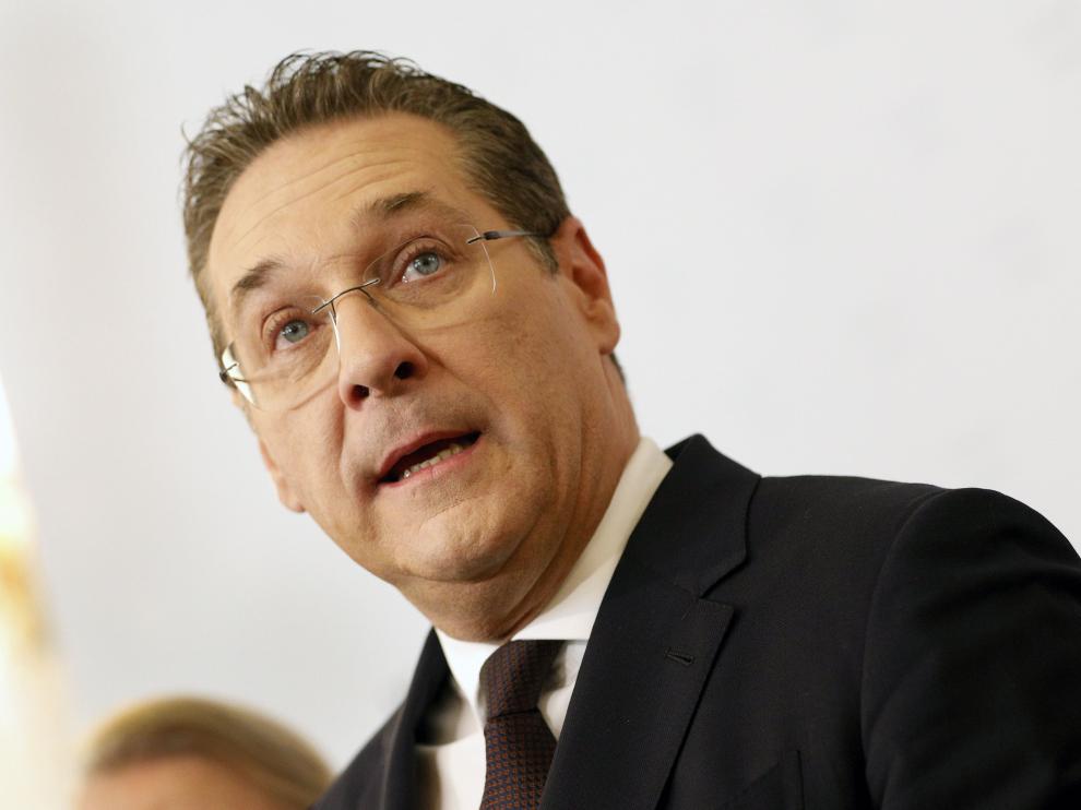 Dimite el vicecanciller de Austria y líder de los ultranacionalistas, Heinz-Christian Strache.