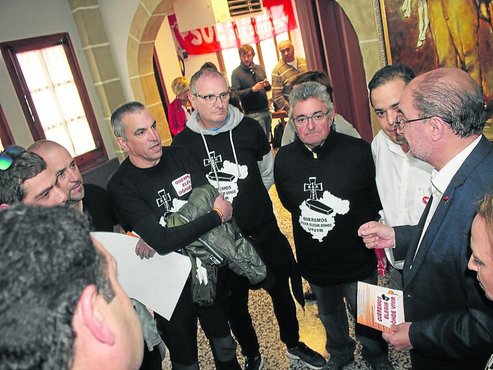 Los trabajadores de las subcontratas de la central térmica trasladaron el sábado sus propuestas a Lambán.