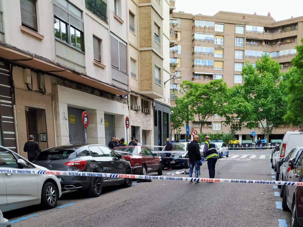 Un hombre herido por apuñalamiento en la calle de Lacarra