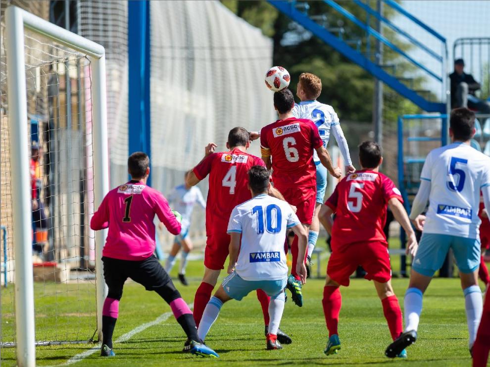 Imagen del partido RZD Aragón-Casetas, jugado recientemente en la recta final de la Tercera División.