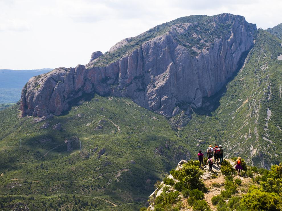 Recorrido senderista por los Mallos, de La Peña a Riglos.