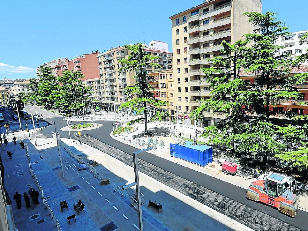 Los trabajos de fresado, asfaltado y pintado de marcas viales obligaron el lunes a cortar el tráfico del paseo.