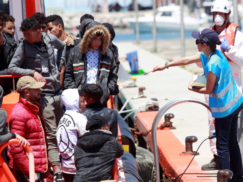 Llegada a Algeciras (Cádiz) de 41 personas de origen subsahariano rescatadas de una patera.