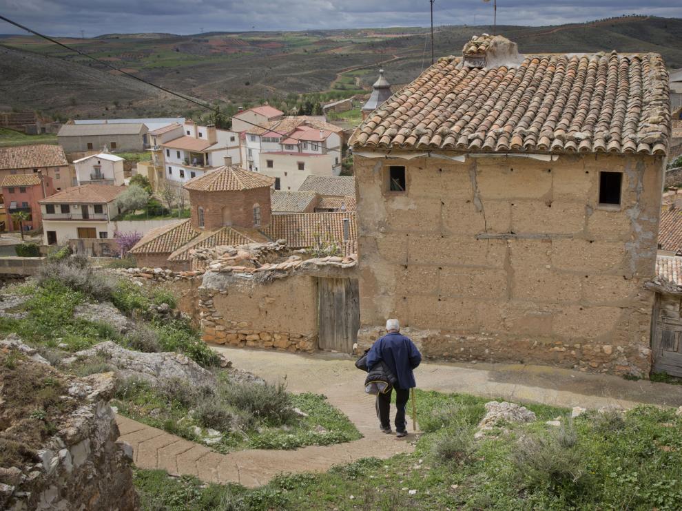 Castor Ciria pierde la cuenta de los kilómetros que hacen al cabo del año en su empresa de distribución de bebidas, que resiste frente al avance de la despoblación.