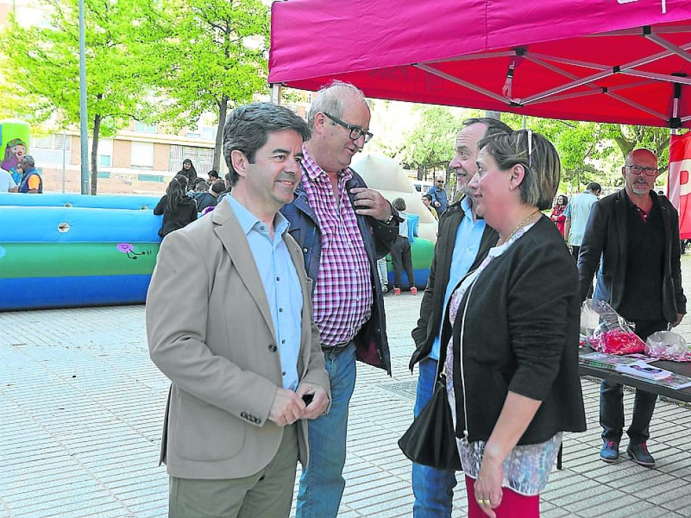 Buena sintonía entre la DGA y el Ayuntamiento de Huesca. Luis Felipe, que participó en un acto electoral en el parque de Santo Domingo, habló este martes de la buena relación con el Gobierno de Aragón. Confía en que el domingo mejore aún más, "con un gobierno socialista en la Comunidad y en la capital oscense".