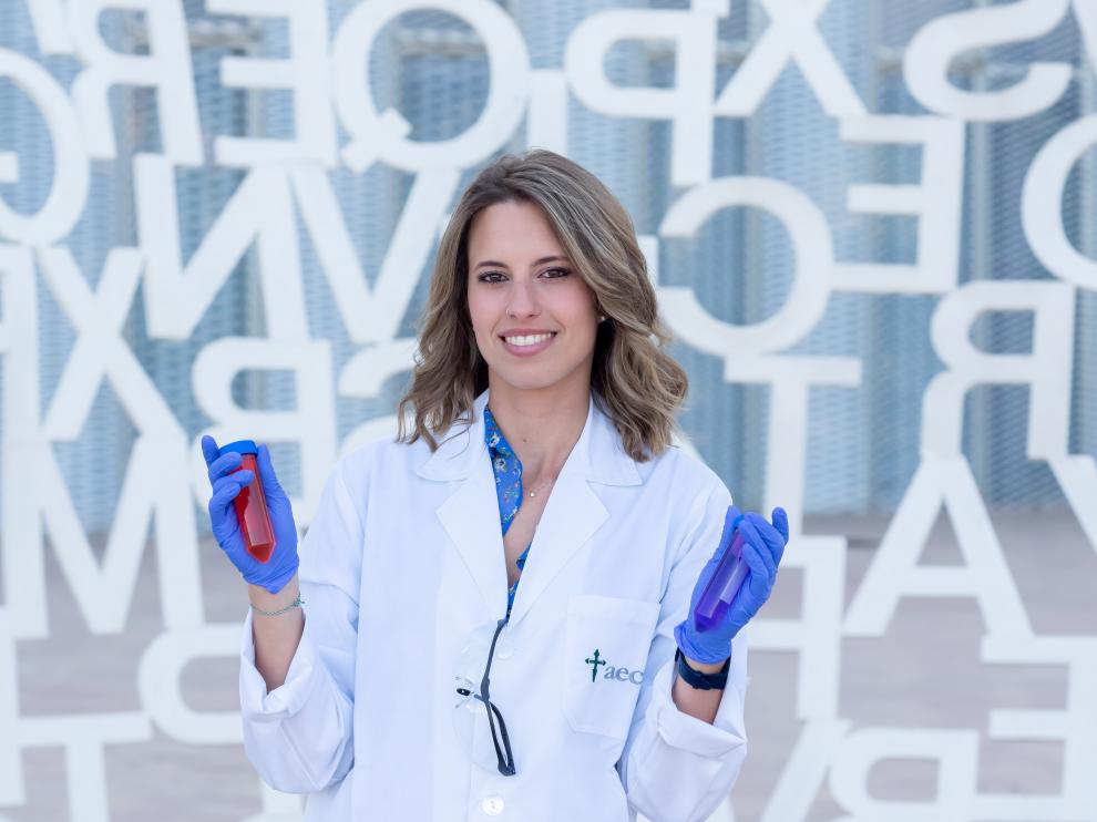 La investigadora oscense, Noelia Mendoza, de 26 años. Cuenta con una beca predoctoral de la AECC.