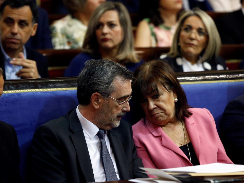 La presidenta del PSOE, Cristina Narbona, junto a Manuel Cruz.