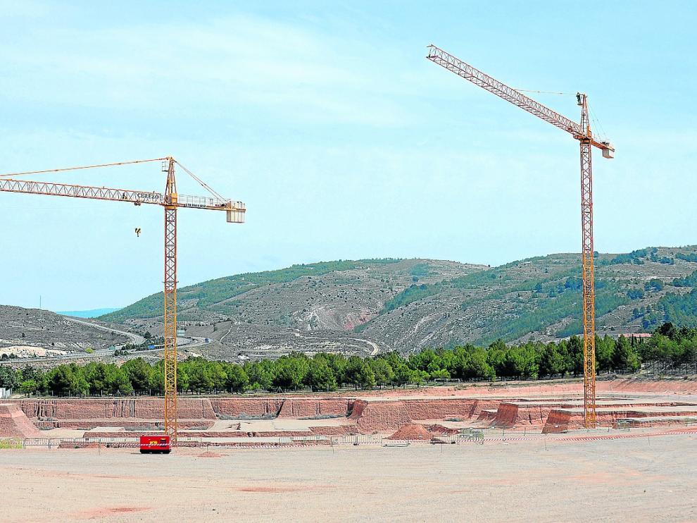 La alcaldesa de Teruel, Emma Buj, afirmó que el Ayuntamiento "está en disposición" de conceder la licencia de obras para el hospital del Planizar, pero, previamente, la Comisión Provincial del Patrimonio debe informar el proyecto, lo que podría producirse el próximo día 29.