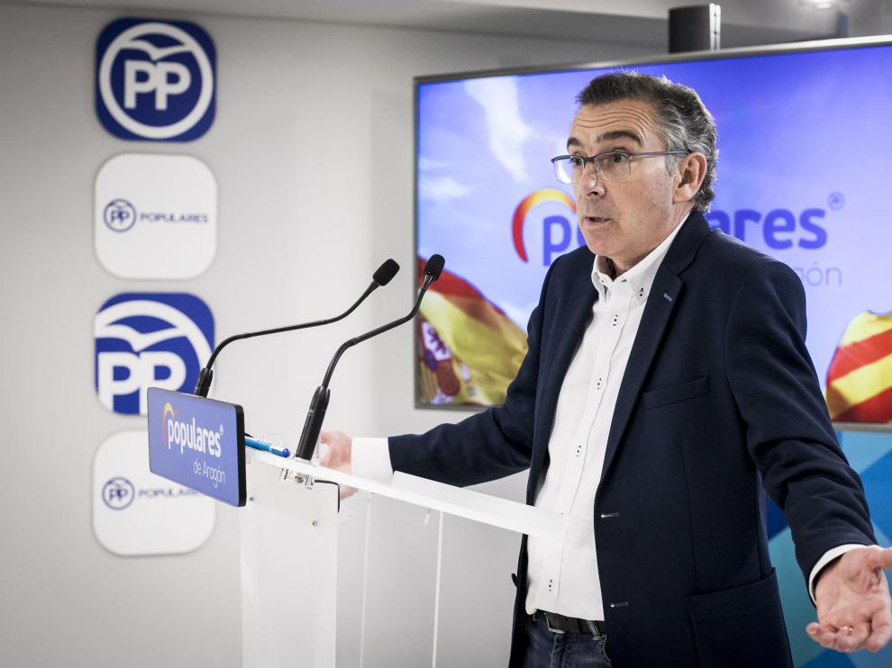 Comparecencia de Luis María Beamonte, el pasado día 11, tras publicarse que mintió y terminó la carrera de Derecho en la Rey Juan Carlos 35 año después de empezarla en Zaragoza.