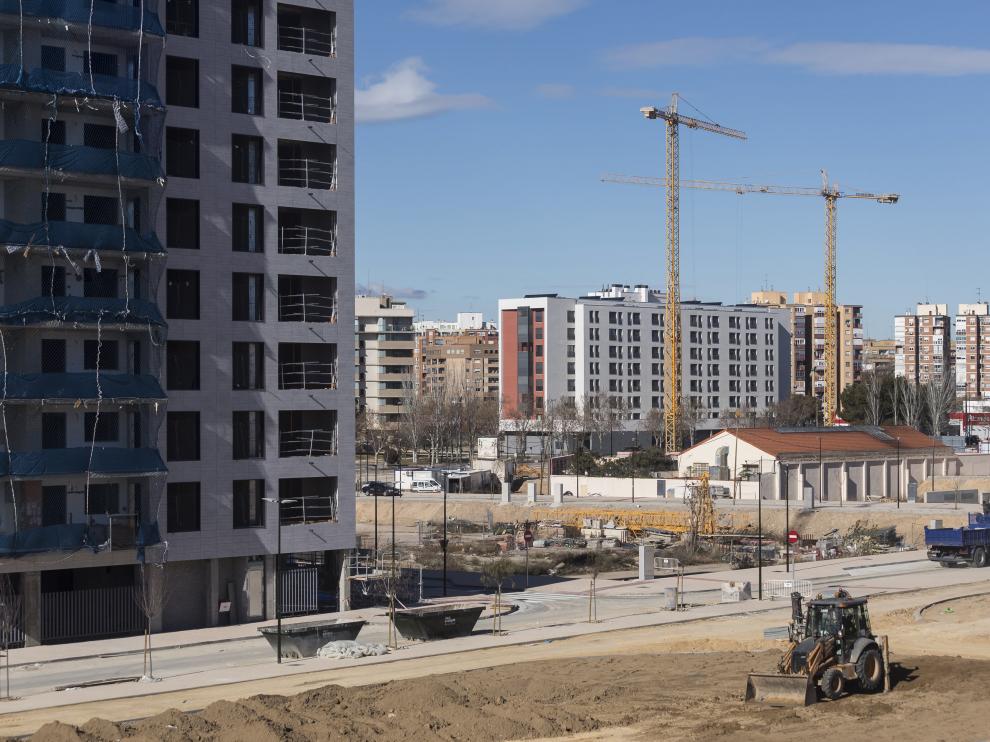 La construcción privada empieza a reactivarse en Zaragoza. En la imagen, viviendas en construcción en Marqués de la Cadena