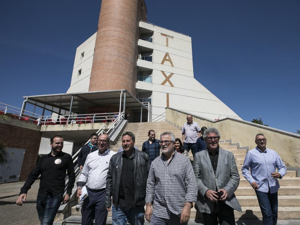 José Luis Soro (CHA) con representantes del sector del taxi en Zaragoza
