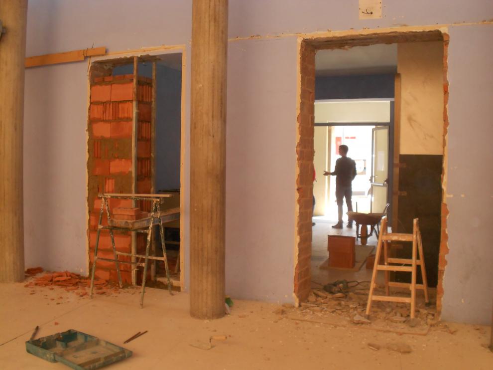 Los trabajos se centran en el interior del salón multiusos del pueblo.