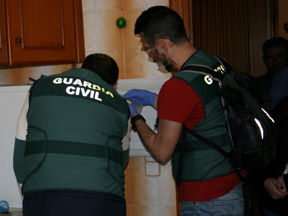 Momento del registro del domicilio del detenido por tráfico de drogas en al comarca del Jiloca