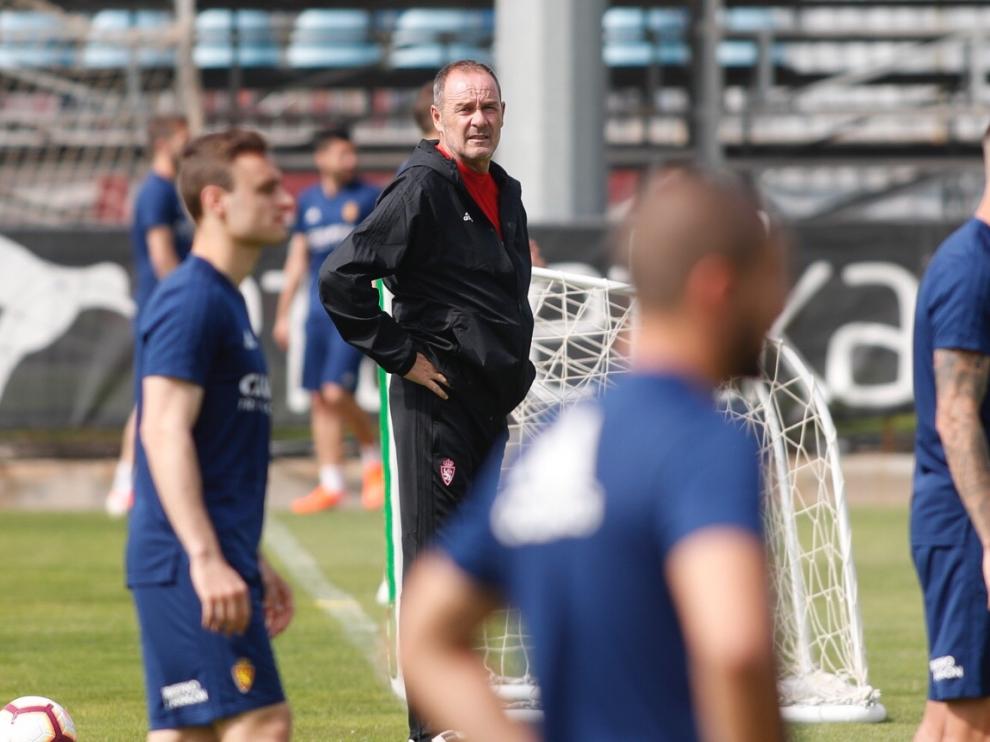 Entrenamiento del Real Zaragoza en la mañana de este jueves antes de partir hacia Málaga.