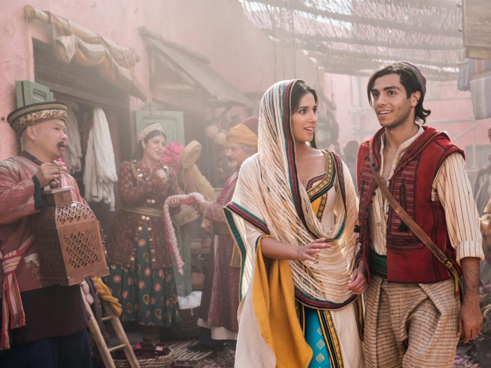 Naomi Scott y Mena Massoud son Jasmín y Aladdín.