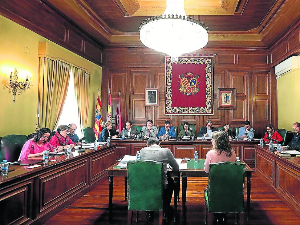 El último pleno de la corporación registró momentos de tensión entre el PP y la oposición.