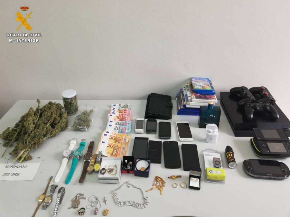 Cuatro detenidos, uno de ellos menor de edad, por robar en una casa en Garrapinillos