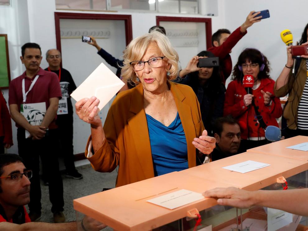 La alcaldesa de Madrid, Manuela Carmena, vota en las elecciones municipales y autonómicas del 26-M